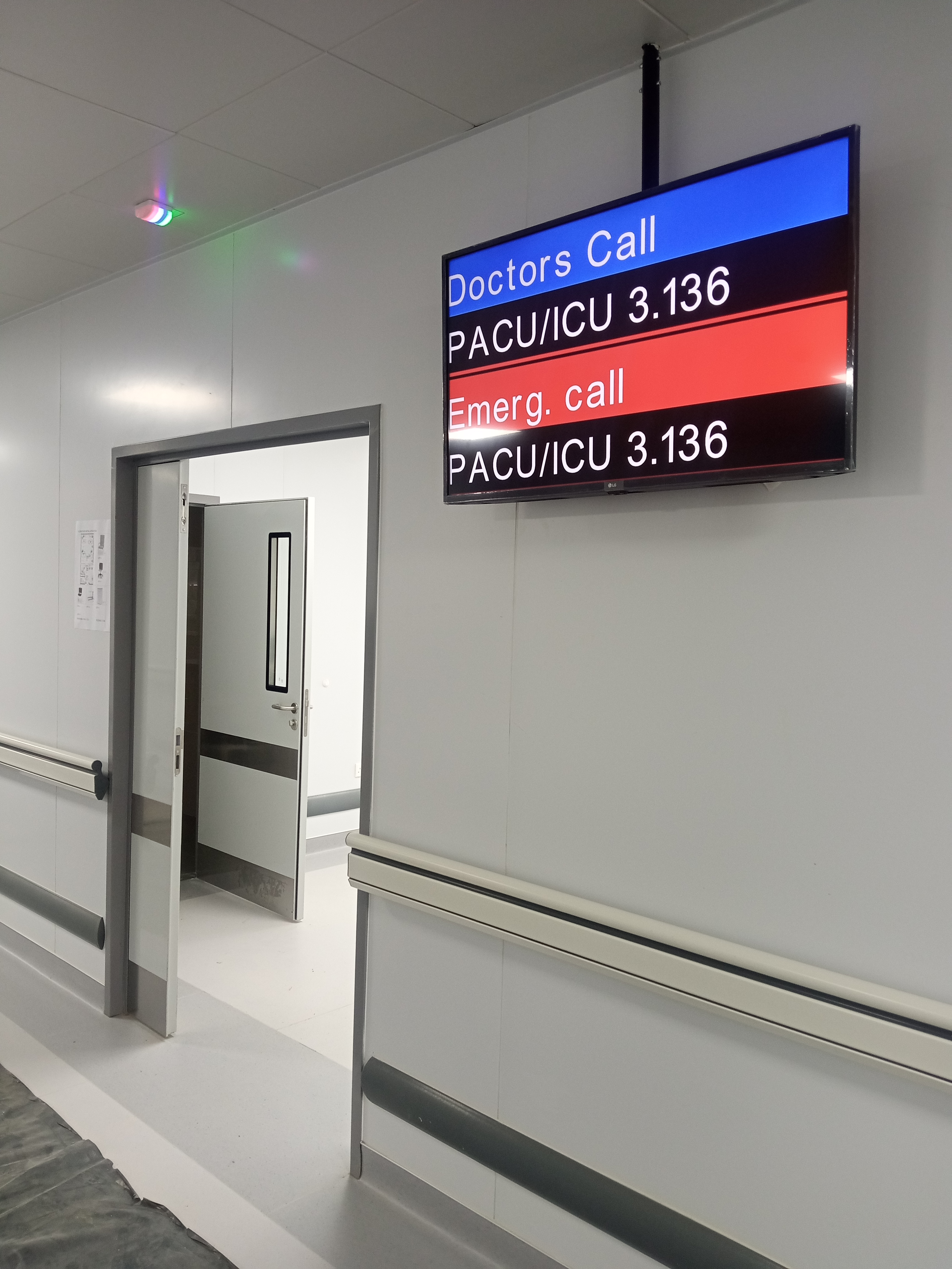 Visocall IP corridor display showing active nurse calls